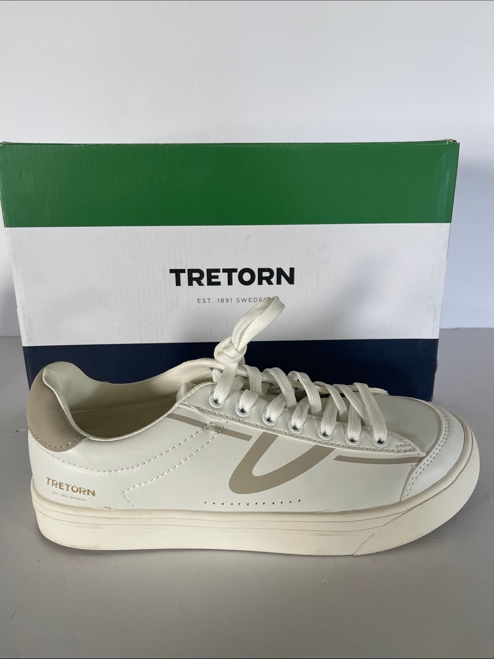 Tretorn Women’s “Serve” White Sneakers 7 NEW